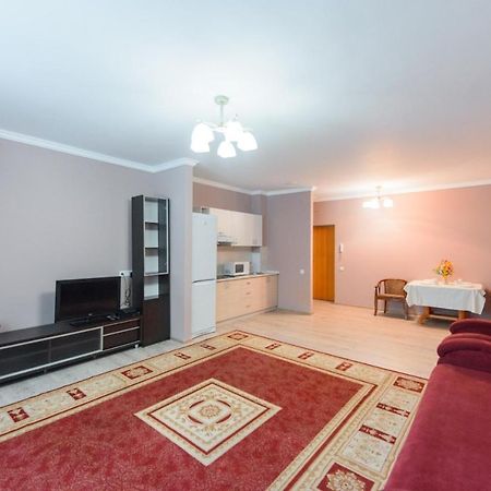 Apartmán 2-Ком Кв В Жк Куат На Абая-Масанчи 1Этаж Almaty Exteriér fotografie