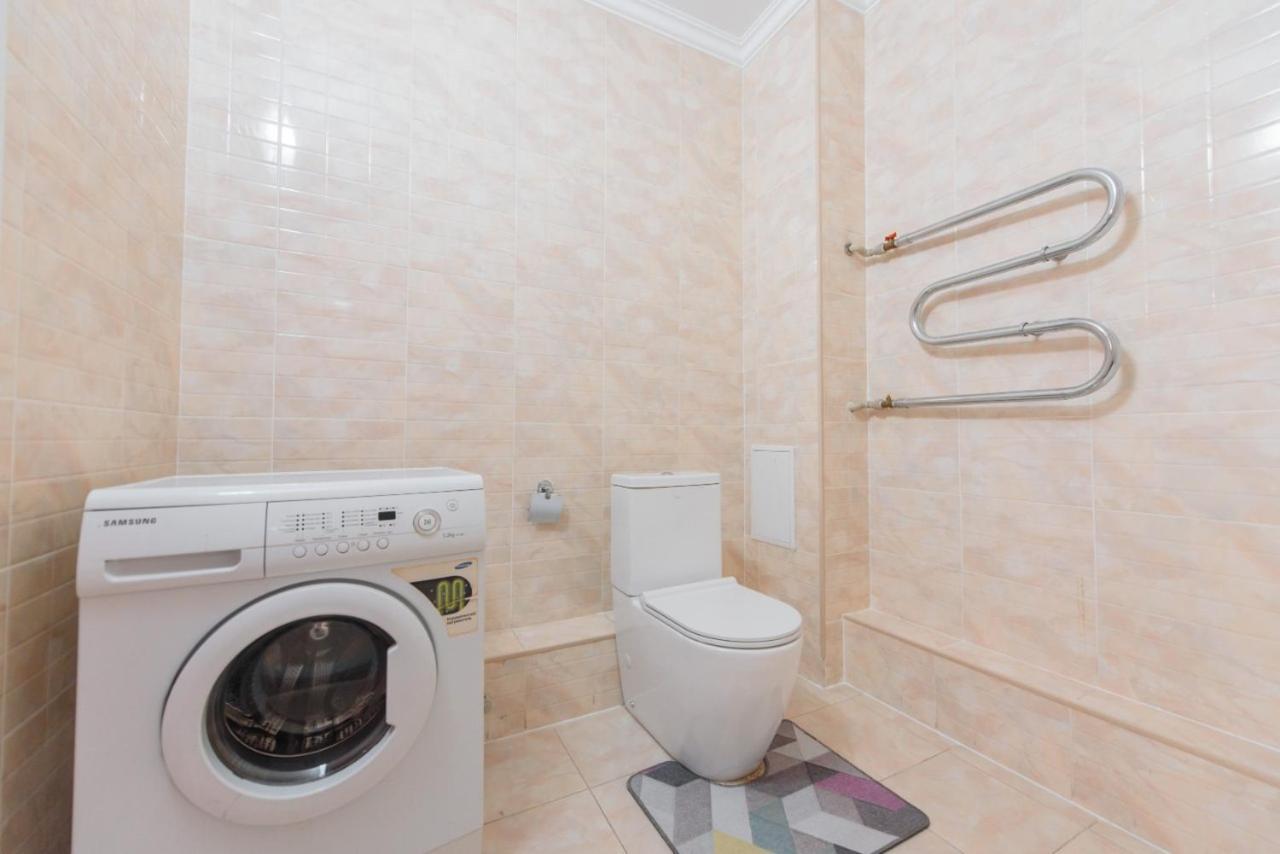 Apartmán 2-Ком Кв В Жк Куат На Абая-Масанчи 1Этаж Almaty Exteriér fotografie
