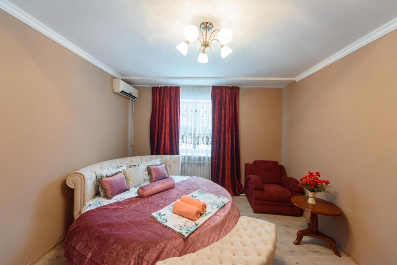 Apartmán 2-Ком Кв В Жк Куат На Абая-Масанчи 1Этаж Almaty Exteriér fotografie