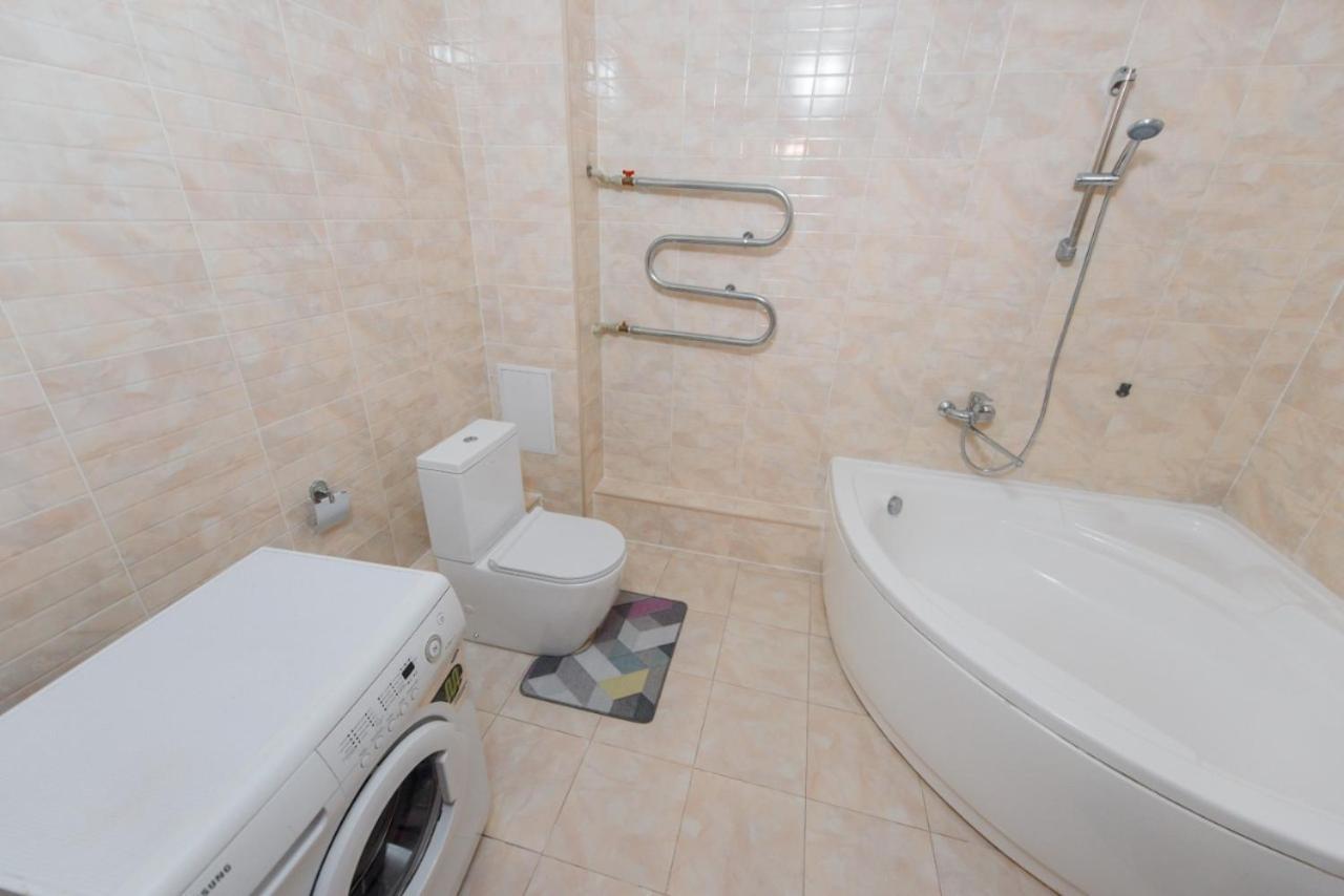 Apartmán 2-Ком Кв В Жк Куат На Абая-Масанчи 1Этаж Almaty Exteriér fotografie