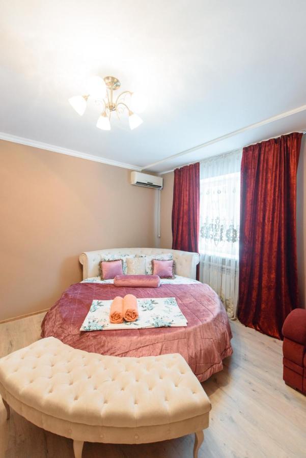 Apartmán 2-Ком Кв В Жк Куат На Абая-Масанчи 1Этаж Almaty Exteriér fotografie