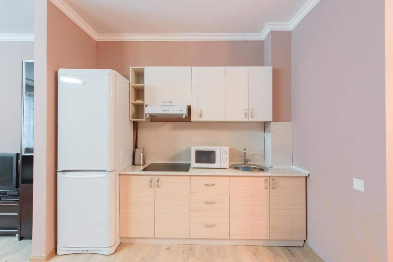 Apartmán 2-Ком Кв В Жк Куат На Абая-Масанчи 1Этаж Almaty Exteriér fotografie