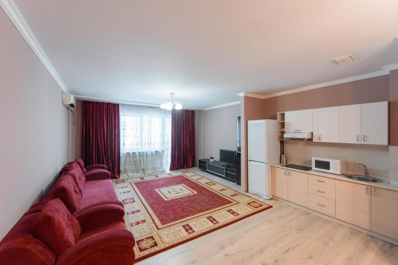 Apartmán 2-Ком Кв В Жк Куат На Абая-Масанчи 1Этаж Almaty Exteriér fotografie