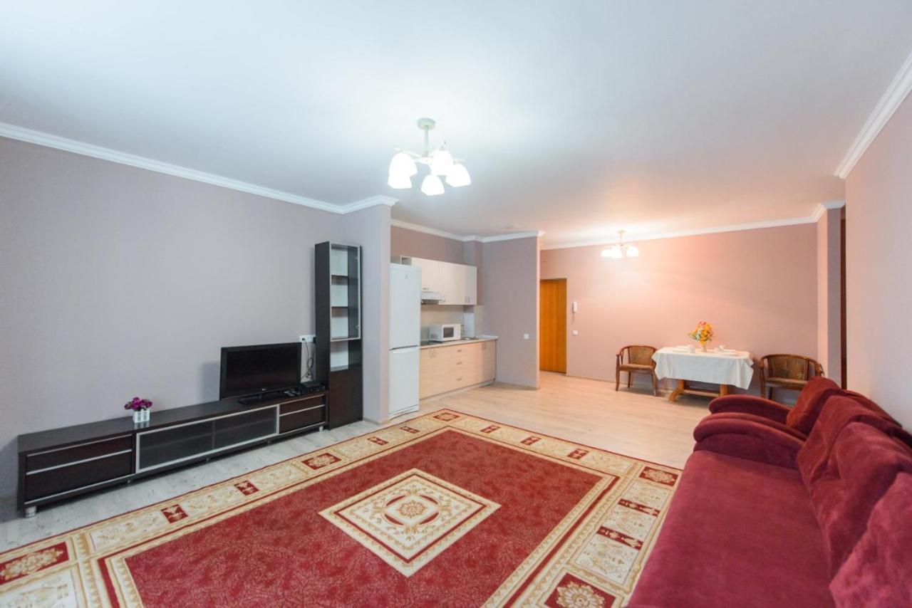 Apartmán 2-Ком Кв В Жк Куат На Абая-Масанчи 1Этаж Almaty Exteriér fotografie
