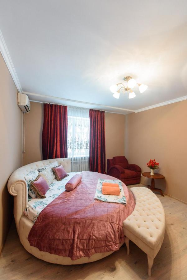 Apartmán 2-Ком Кв В Жк Куат На Абая-Масанчи 1Этаж Almaty Exteriér fotografie