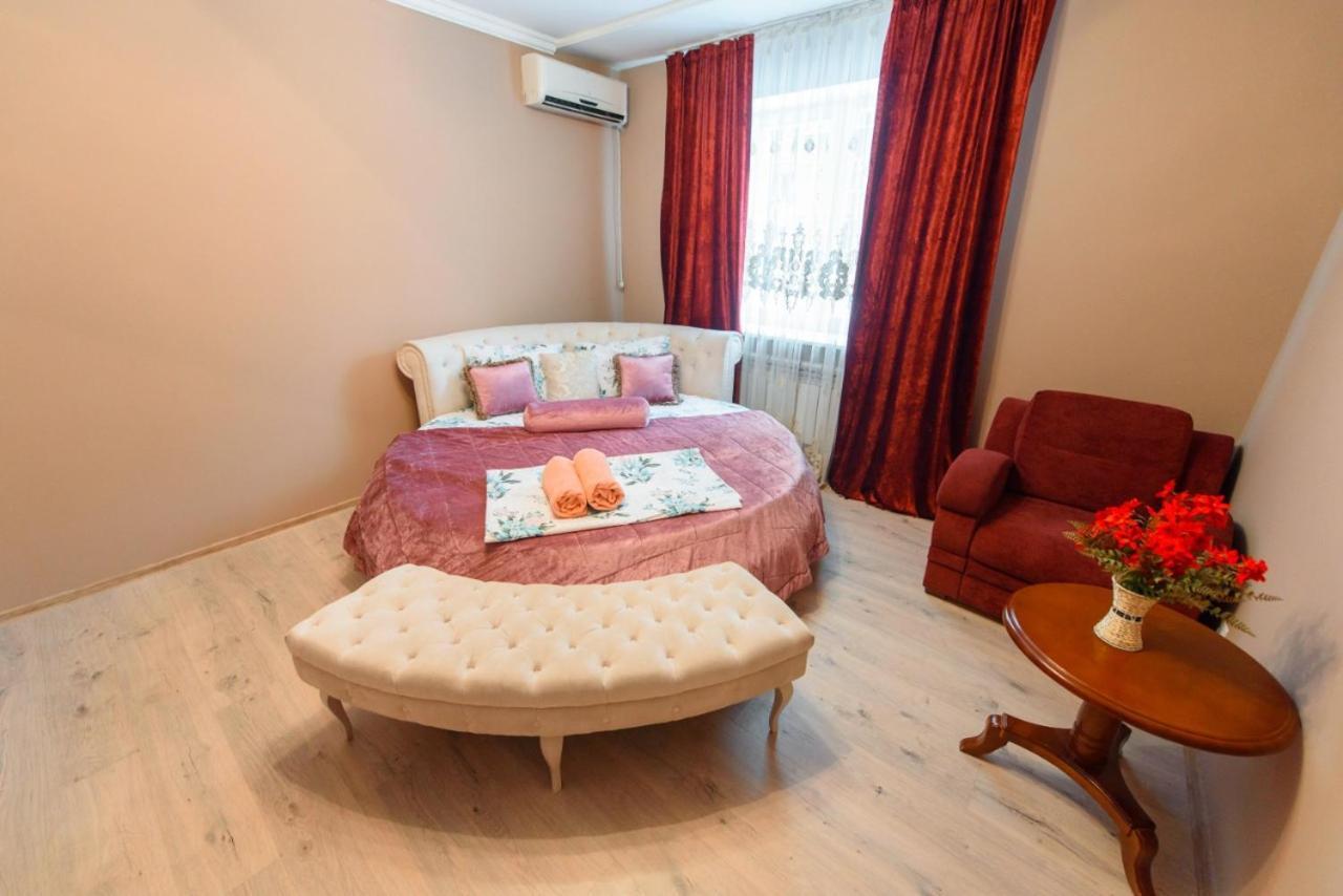 Apartmán 2-Ком Кв В Жк Куат На Абая-Масанчи 1Этаж Almaty Exteriér fotografie