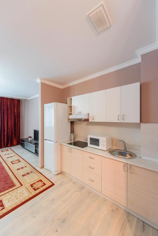 Apartmán 2-Ком Кв В Жк Куат На Абая-Масанчи 1Этаж Almaty Exteriér fotografie